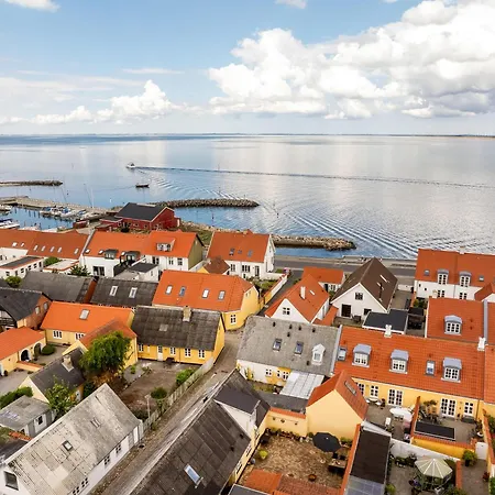 度假居 Charming Townhouse From 1877, Located In The Middle Of Only 100 Meters From The Harbor