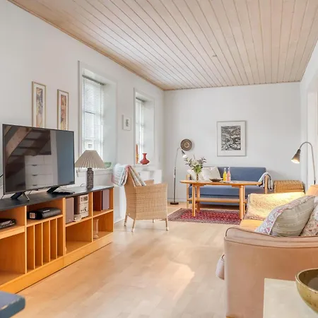 Charming Townhouse From 1877, Located In The Middle Of Only 100 Meters From The Harbor 度假居